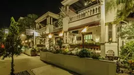 По соседству с потусторонним Отель Casablanca Inn.webp