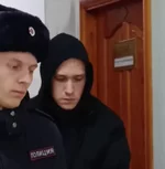 Парень обезглавил мать топором, расчленил тело и разложил останки по банкам.webp